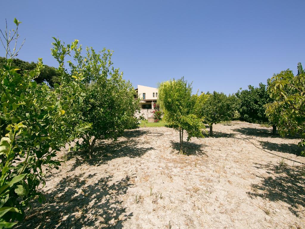 Villa Russelia Kalavarda Bagian luar foto