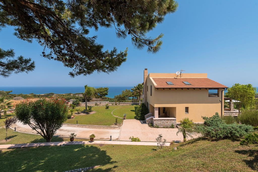 Villa Russelia Kalavarda Bagian luar foto