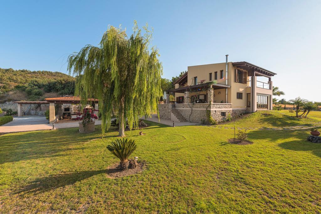 Villa Russelia Kalavarda Bagian luar foto