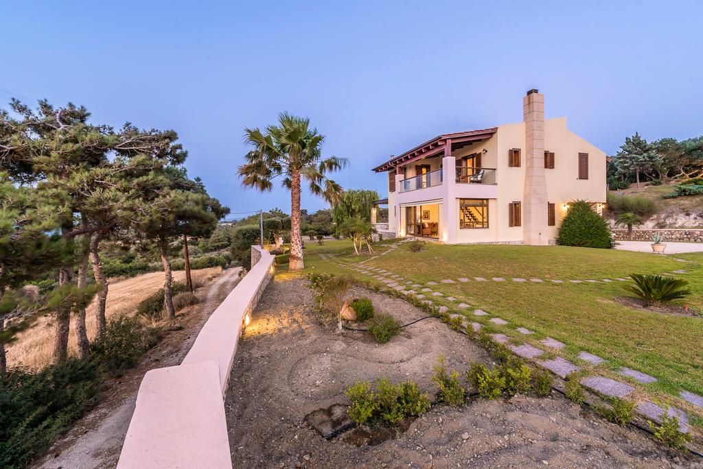 Villa Russelia Kalavarda Bagian luar foto