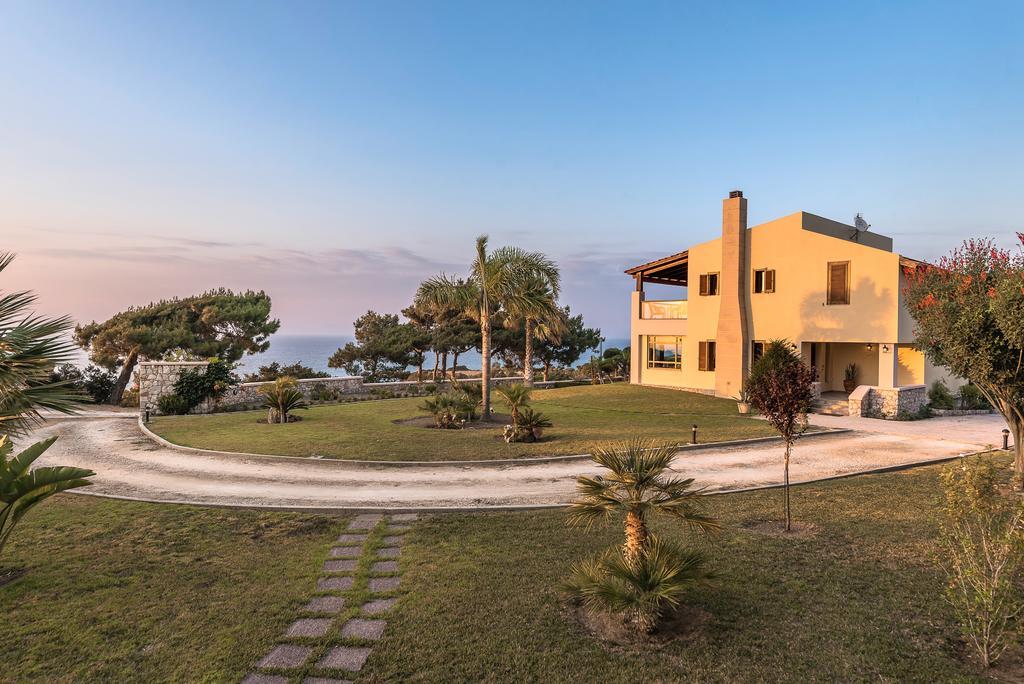 Villa Russelia Kalavarda Bagian luar foto