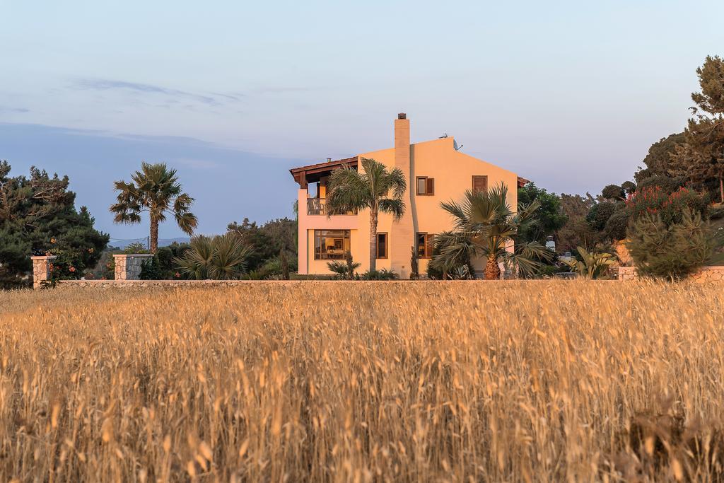 Villa Russelia Kalavarda Bagian luar foto