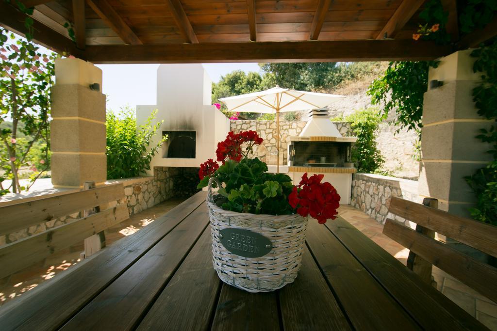 Villa Russelia Kalavarda Bagian luar foto